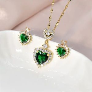 🎀 NWT Set Of Golden Green 100% Zirconium Heart 💚 Shaped Earrings Necklace